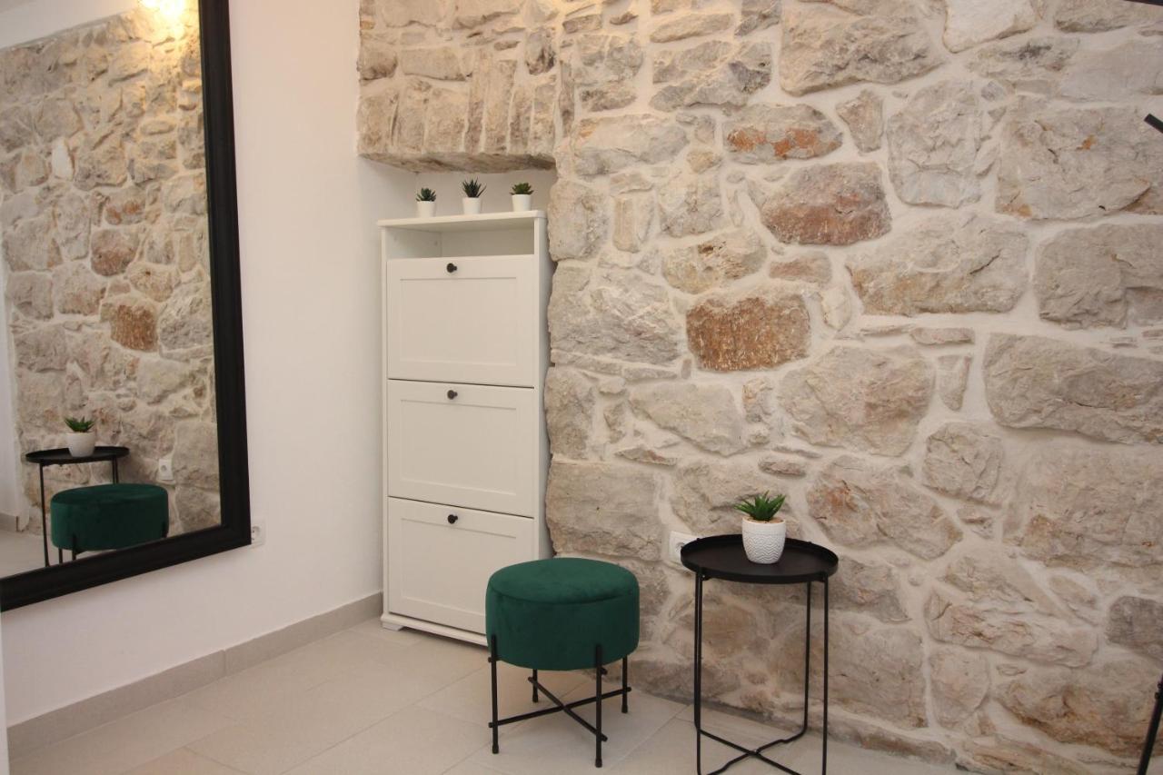 Ghetto Apartment Primosten Exterior photo